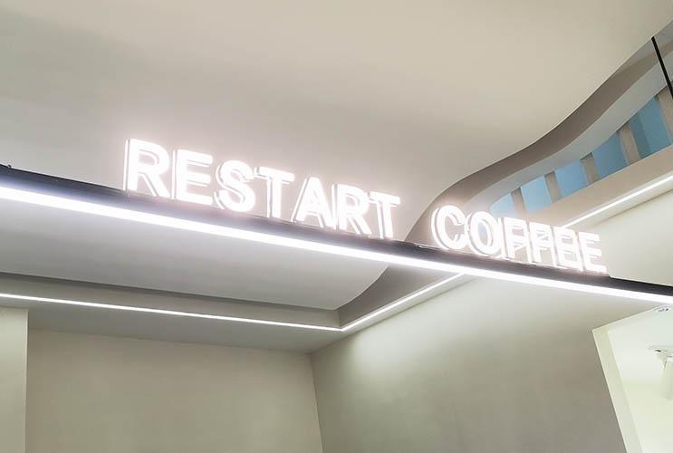咖啡店吊灯发光字 长沙吊装字 咖啡店广告物料定制